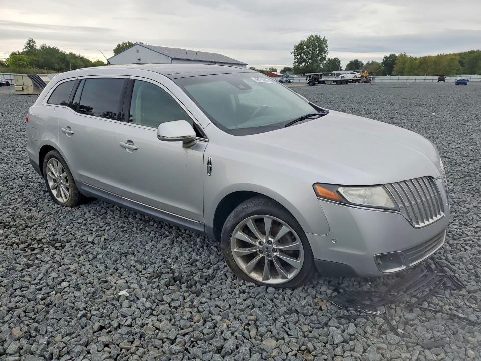 Zdjęcie 4 z aukcji – 2011 LINCOLN MKT z VIN 2LMHJ5AT5BBJ54842