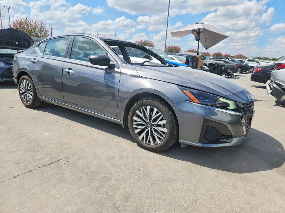 Photo 4 from auction – 2025 NISSAN ALTIMA with VIN 1N4BL4DV4SN429893