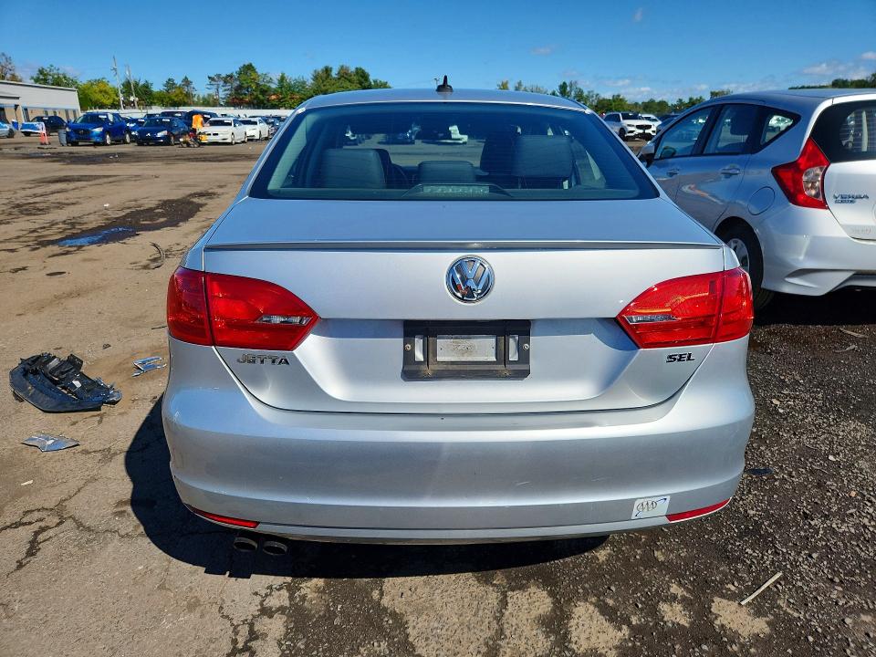 Photo 6 from auction – 2014 VOLKSWAGEN JETTA with VIN 3VWL17AJ5EM441554