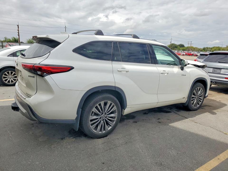 Foto 3 de la subasta – 2021 TOYOTA HIGHLANDER con VIN 5TDEBRCH3MS055938