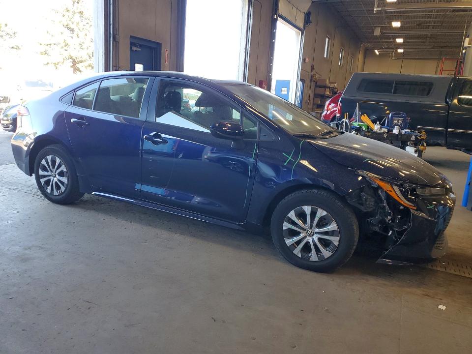 Photo 4 from auction – 2022 TOYOTA COROLLA with VIN JTDEAMDE7NJ039427