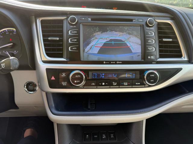 Photo 10 from auction – 2018 TOYOTA HIGHLANDER with VIN 5TDJZRFH4JS824092