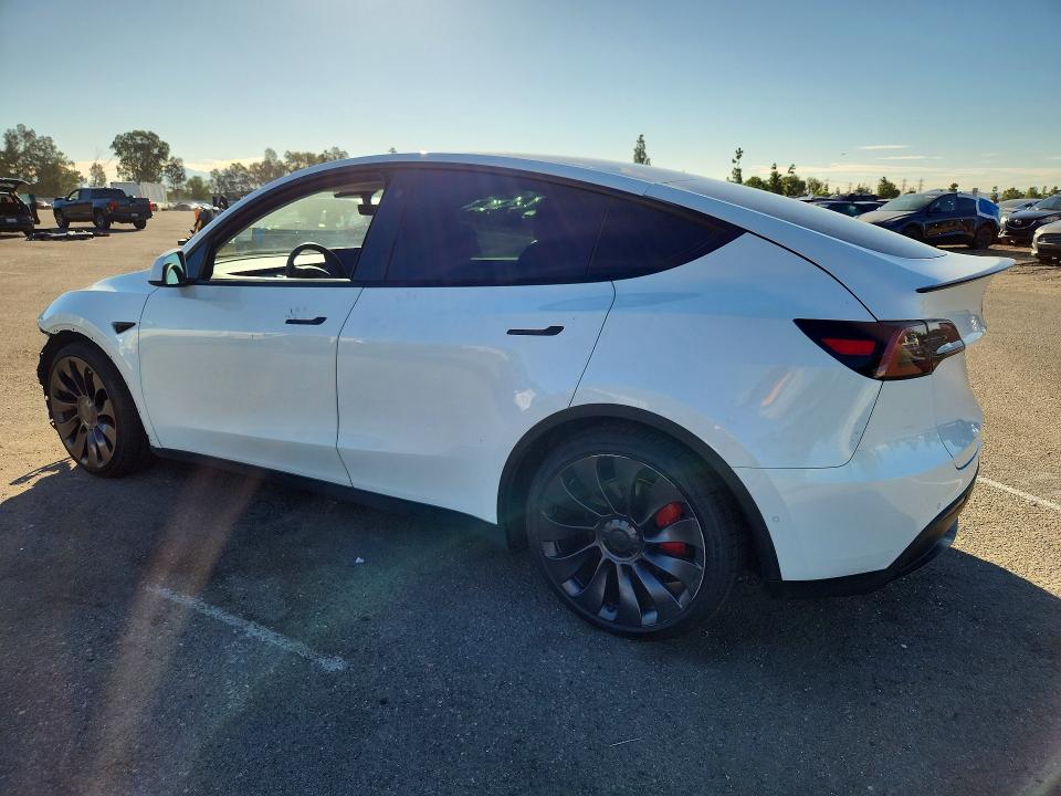 Снимка 2 от търг – 2021 TESLA MODEL Y с VIN 5YJYGDEF3MF240086