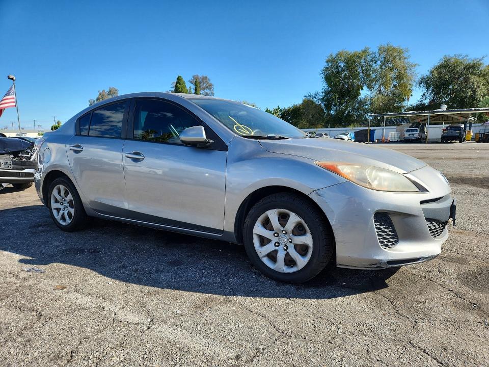 Photo 4 from auction – 2013 MAZDA 3 with VIN JM1BL1TG1D1736007