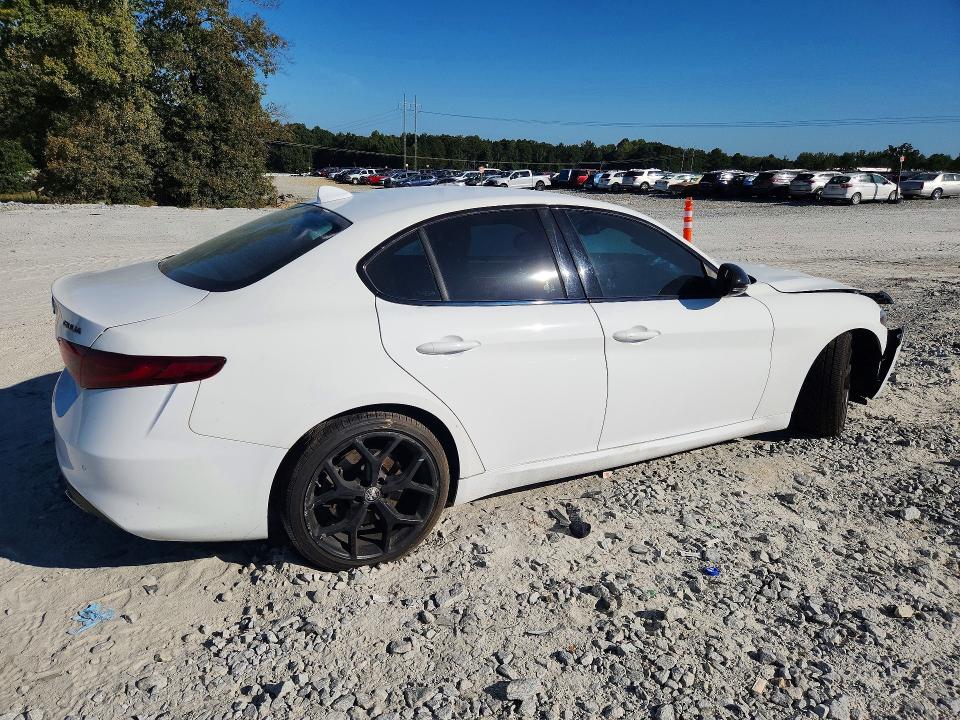 Снимка 3 от търг – 2021 ALFA ROMEO GIULIA с VIN ZARFAMAN6M7647384