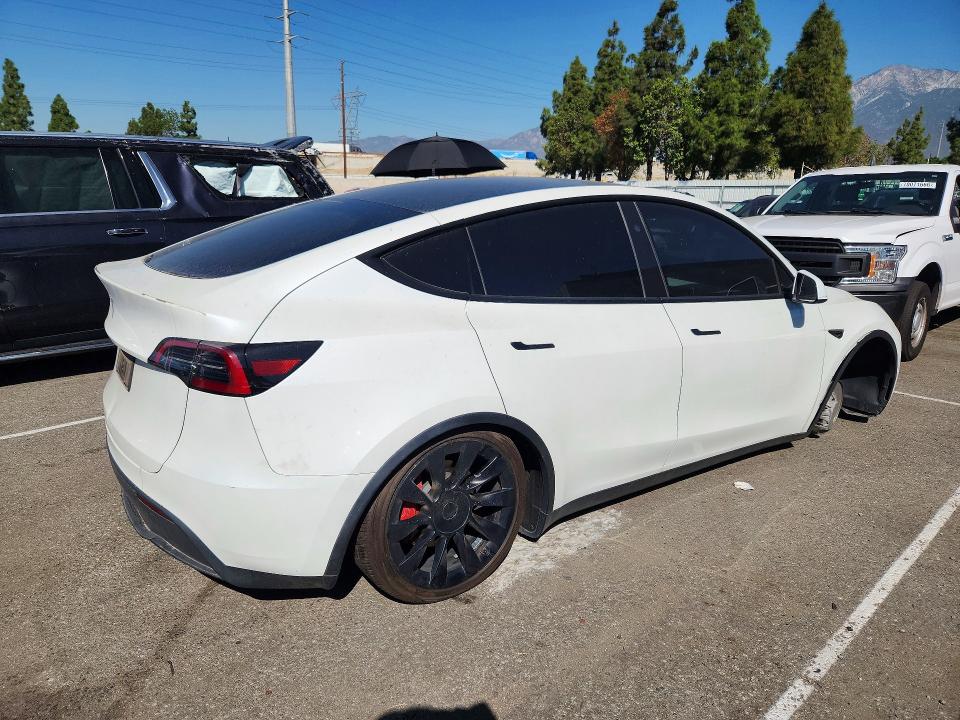 Foto 3 de la subasta – 2021 TESLA MODEL Y con VIN 7SAYGDED8RF008883