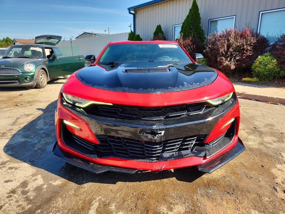 Снимка 5 от търг – 2019 CHEVROLET CAMARO с VIN 1G1FE1R75K0125864