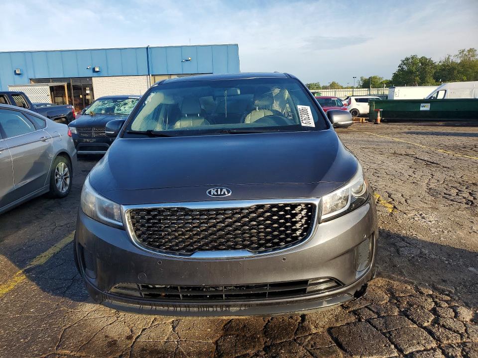 Photo 5 from auction – 2017 KIA SEDONA with VIN KNDMB5C18H6325503