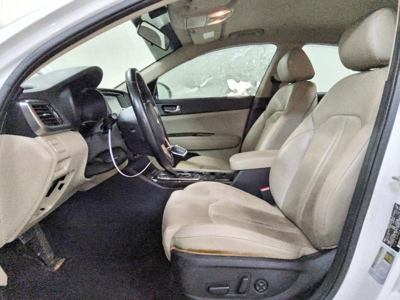 Photo 7 from auction – 2017 KIA OPTIMA with VIN 5XXGU4L30HG178260
