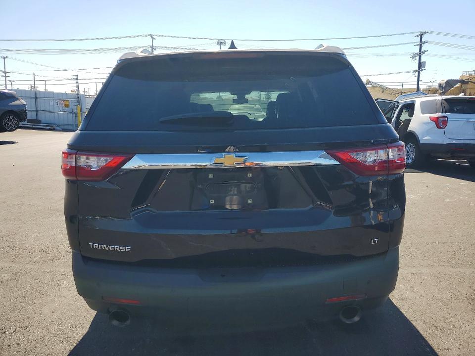 Photo 6 from auction – 2018 CHEVROLET TRAVERSE with VIN 1GNERHKW3JJ142342
