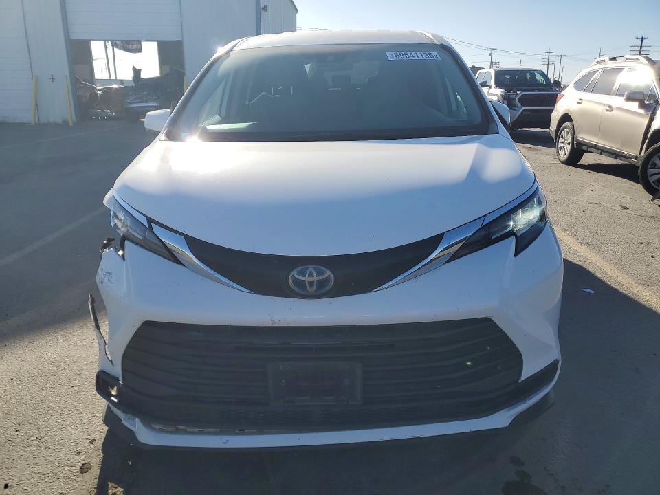 Photo 5 from auction – 2021 TOYOTA SIENNA with VIN 5TDKRKECXMS006632