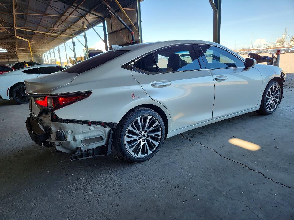Photo 3 from auction – 2020 LEXUS ES with VIN 58ADZ1B19LU062419