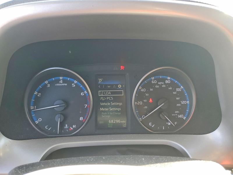 Photo 9 from auction – 2018 TOYOTA RAV4 with VIN 2T3WFREV3JW513614