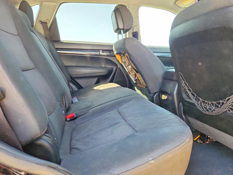 Photo 11 from auction – 2011 KIA SORENTO with VIN 5XYKT4A25BG179723