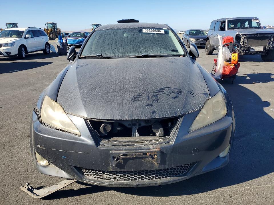 Photo 5 from auction – 2006 LEXUS IS with VIN JTHBE262862006915