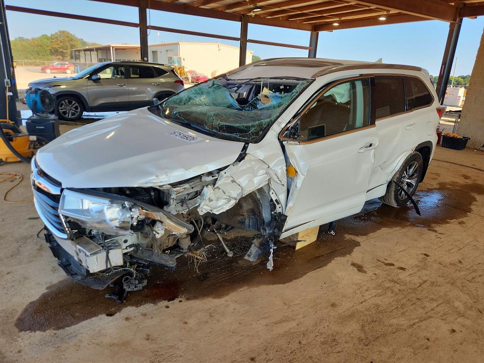 TOYOTA HIGHLANDER 2016 with VIN 5TDKKRFH4GS505115 - Photo from auction
