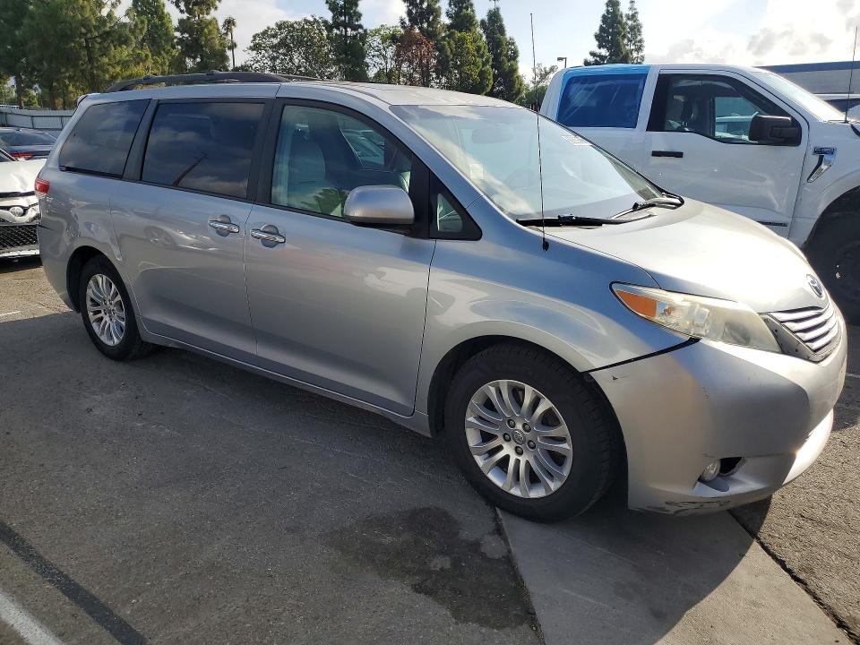 صورة رقم 4 من المزاد - 2014 TOYOTA SIENNA مع VIN 5TDYK3DCXES437074