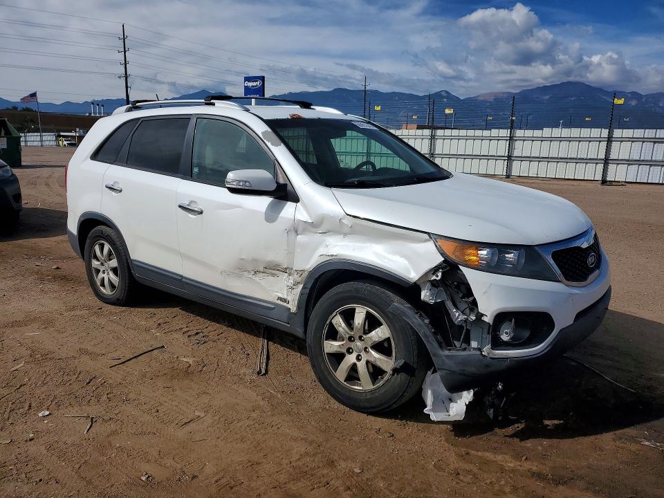 Photo 4 from auction – 2013 KIA SORENTO with VIN 5XYKTDA23DG353730