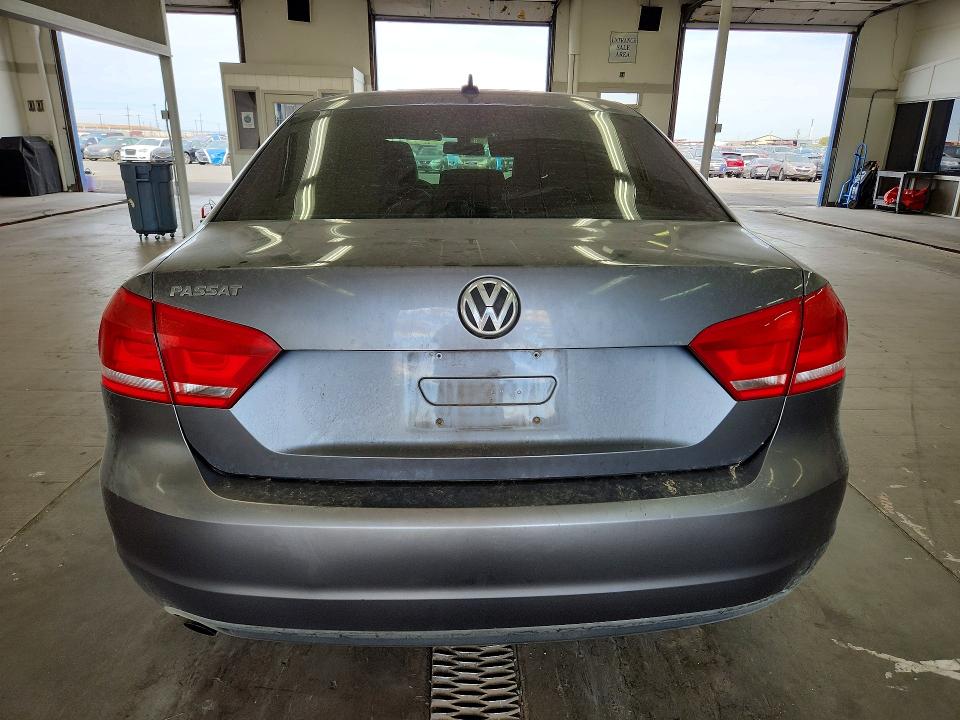 Снимка 6 от търг – 2014 VOLKSWAGEN PASSAT с VIN 1VWAP7A35EC002458