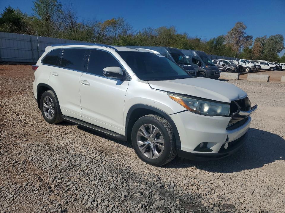 Photo 4 from auction – 2015 TOYOTA HIGHLANDER with VIN 5TDKKRFH9FS088122