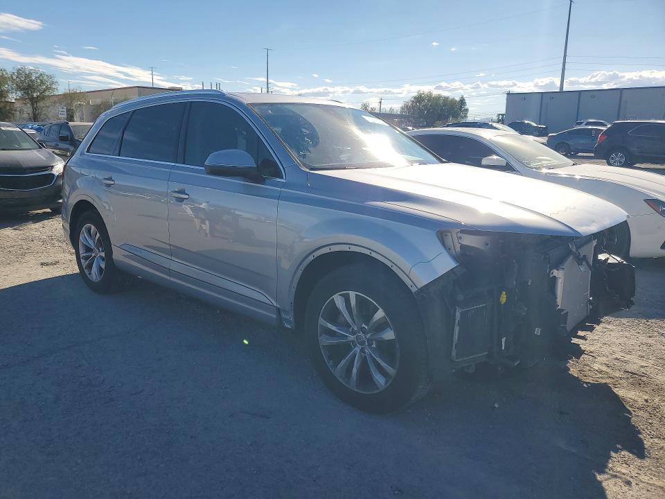 Снимка 4 от търг – 2019 AUDI Q7 с VIN WA1LAAF72KD044219