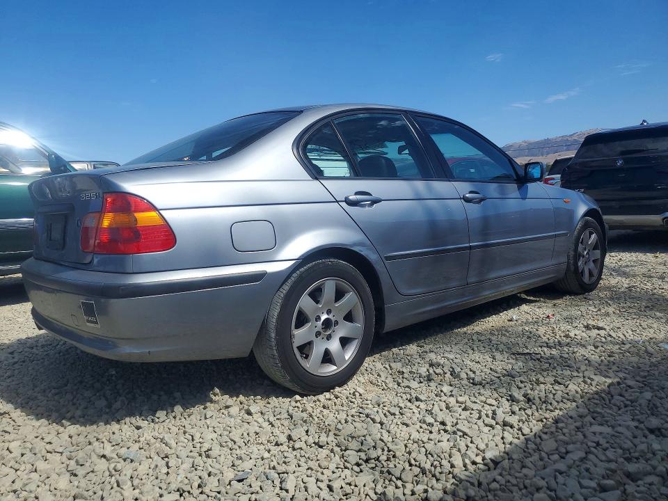 Photo 3 from auction – 2005 BMW 325 with VIN WBAEV33465KN98854