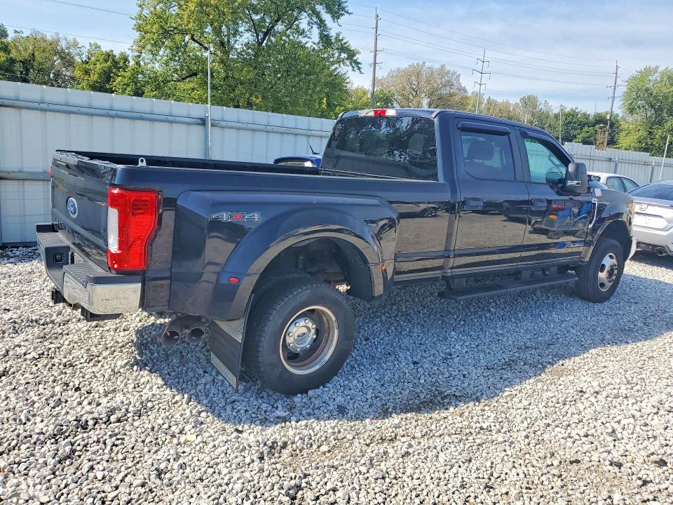 Photo 3 from auction – 2017 FORD F350 with VIN 1FT8W3DT3HEE31096