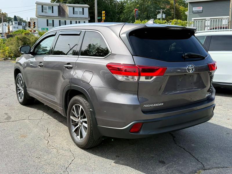 Снимка 2 от търг – 2018 TOYOTA HIGHLANDER с VIN 5TDJZRFH0JS844629