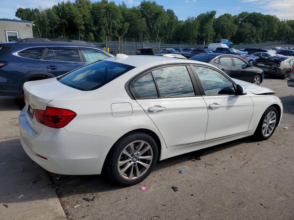 Foto 3 de la subasta – 2018 BMW 320 con VIN WBA8E5G56JNV03388