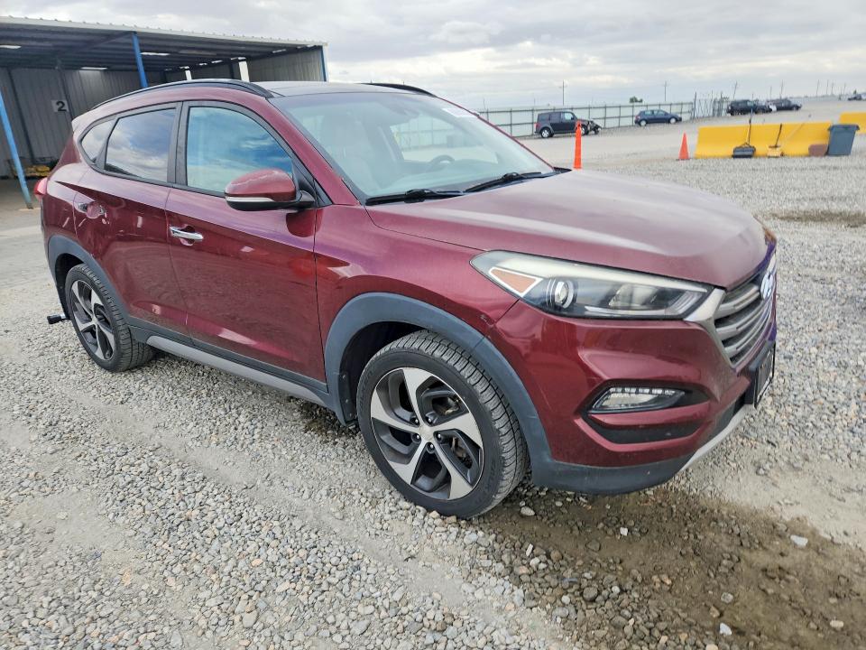 Photo 4 from auction – 2017 HYUNDAI TUCSON with VIN KM8J3CA29HU305509