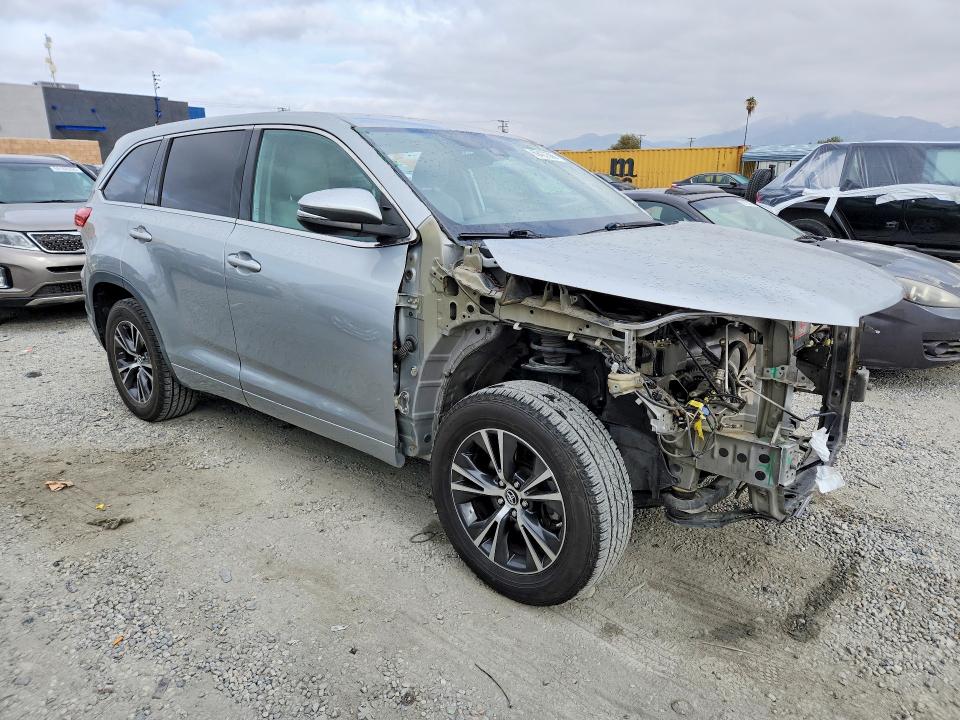 Photo 4 from auction – 2018 TOYOTA HIGHLANDER with VIN 5TDZARFH3JS034342