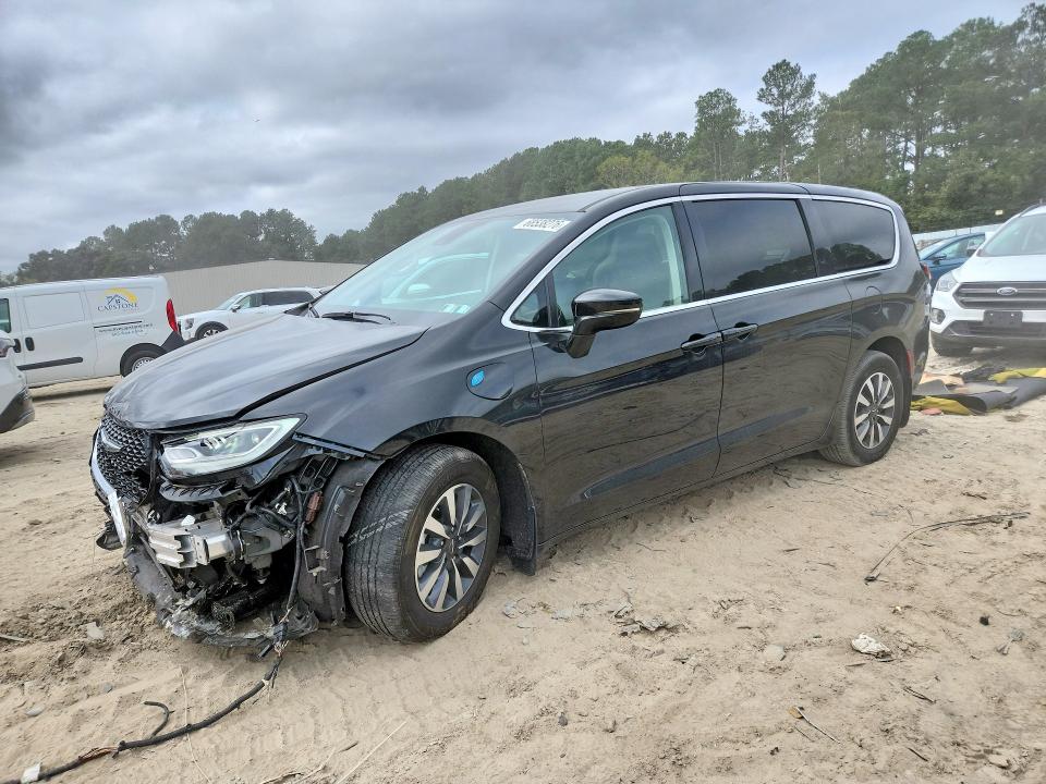 Photo 1 from auction – 2022 CHRYSLER PACIFICA with VIN 2C4RC1L75NR216159