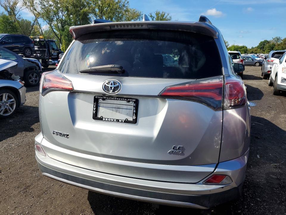 Снимка 6 от търг – 2017 TOYOTA RAV4 с VIN 2T3BFREV4HW569845