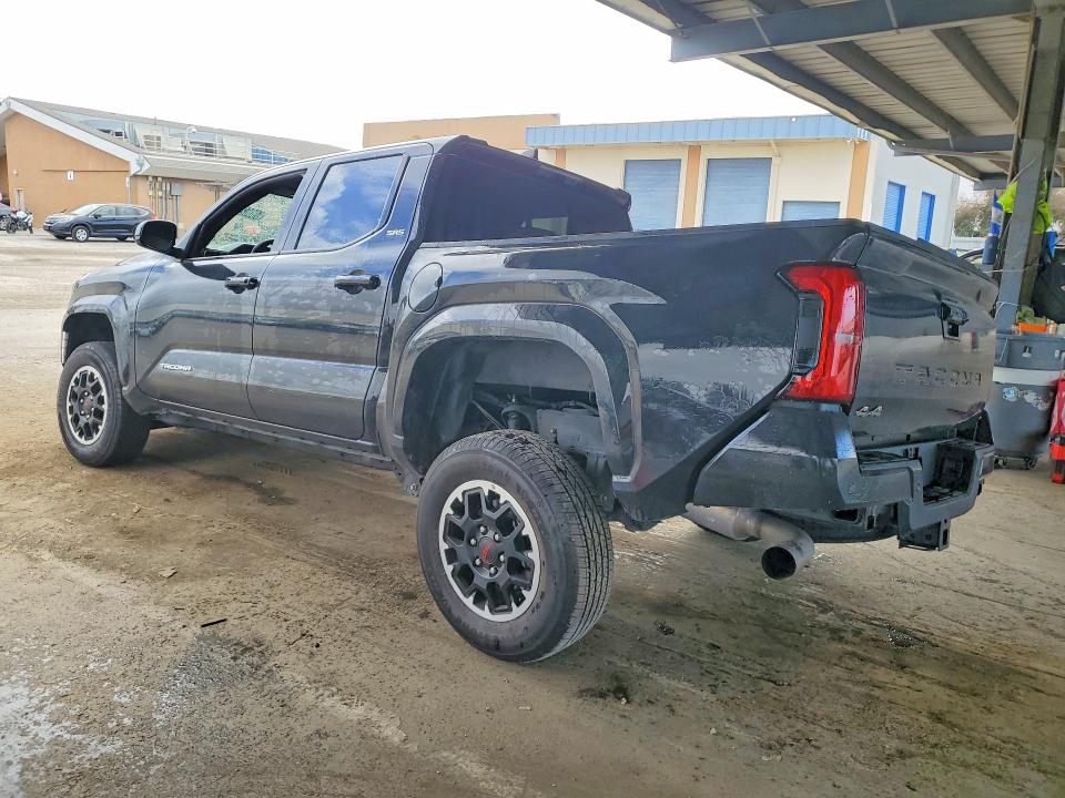 Снимка 2 от търг – 2024 TOYOTA TACOMA с VIN 3TYLB5JN7RT006620