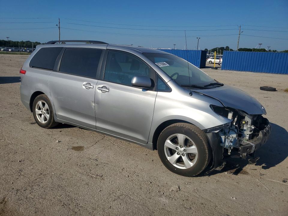 Снимка 4 от търг – 2013 TOYOTA SIENNA с VIN 5TDKK3DC8DS384508