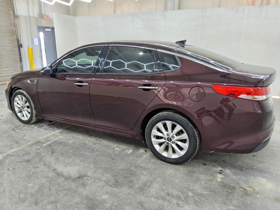 Photo 2 from auction – 2017 KIA OPTIMA with VIN 5XXGU4L38HG166227