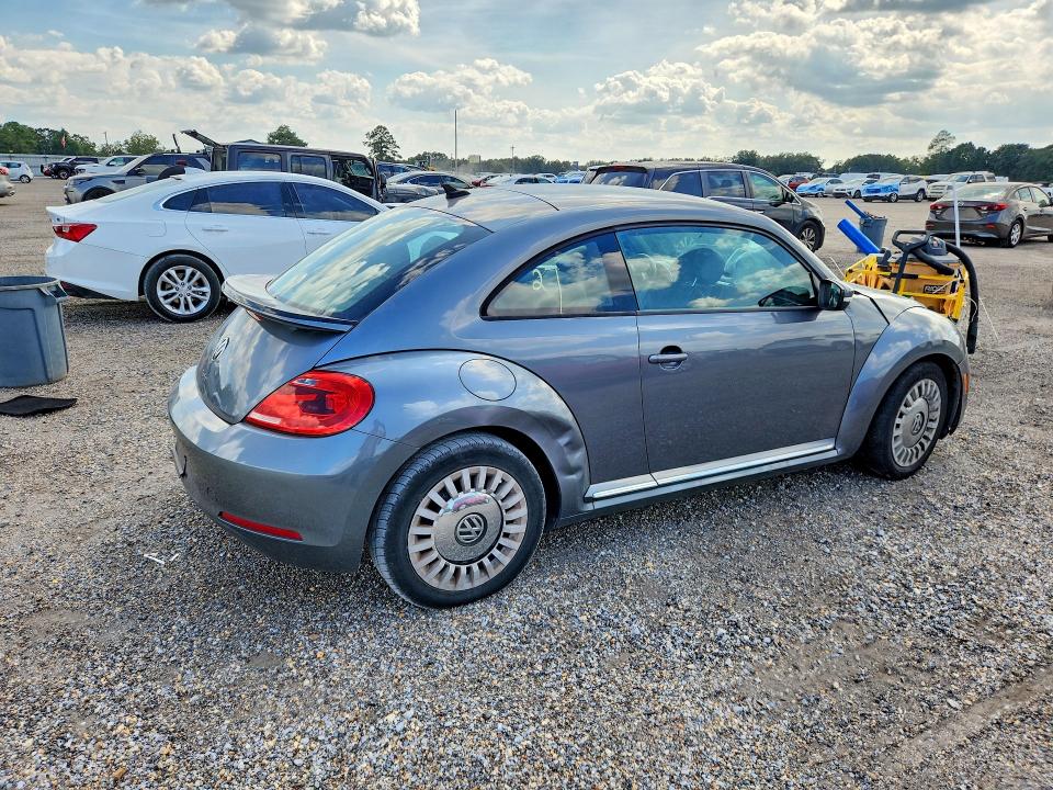 Photo 3 from auction – 2016 VOLKSWAGEN BEETLE with VIN 3VWJ07AT5GM613323
