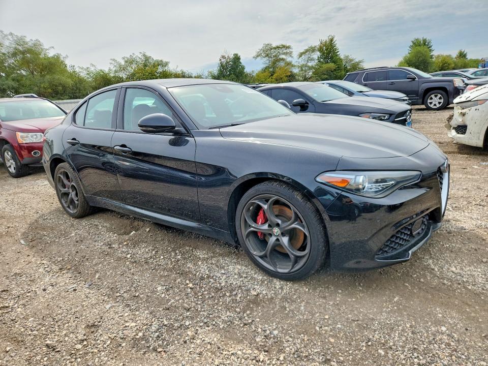 Photo 4 from auction – 2018 ALFA ROMEO GIULIA with VIN ZARFAEEN9J7567038