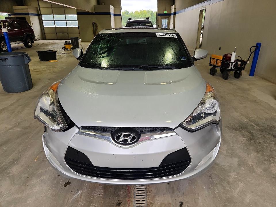 Photo 5 from auction – 2016 HYUNDAI VELOSTER with VIN KMHTC6AD6GU251984