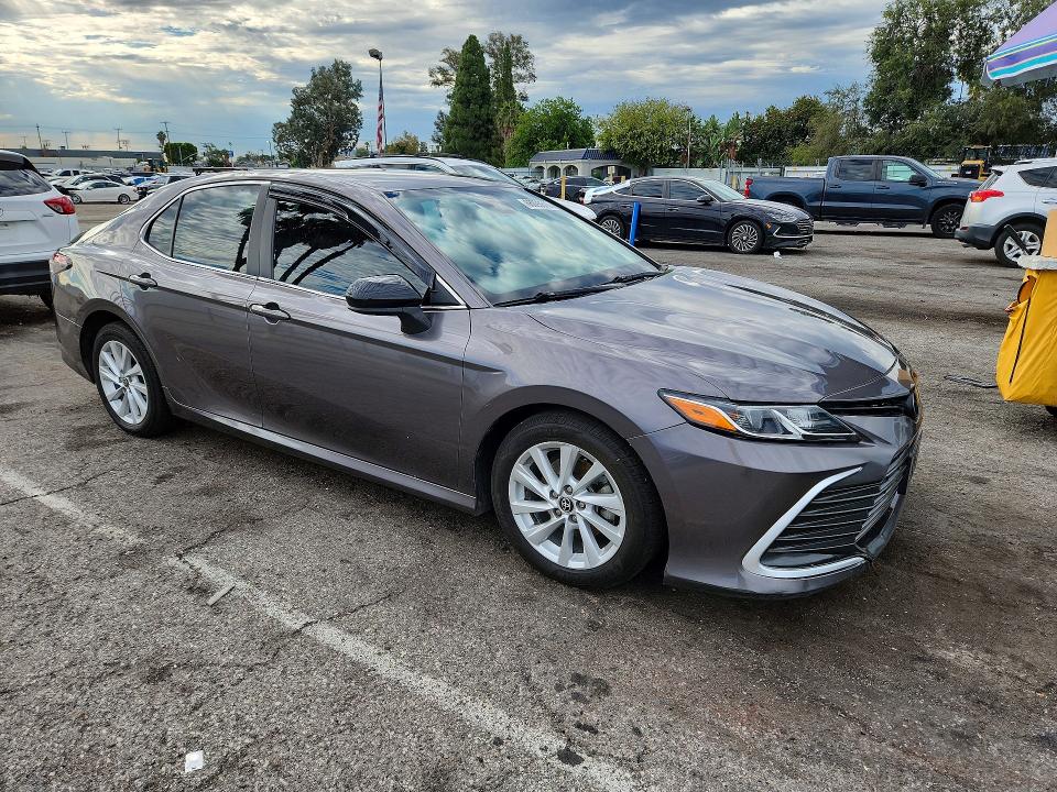 Photo 4 from auction – 2022 TOYOTA CAMRY with VIN 4T1C11AK3NU005866