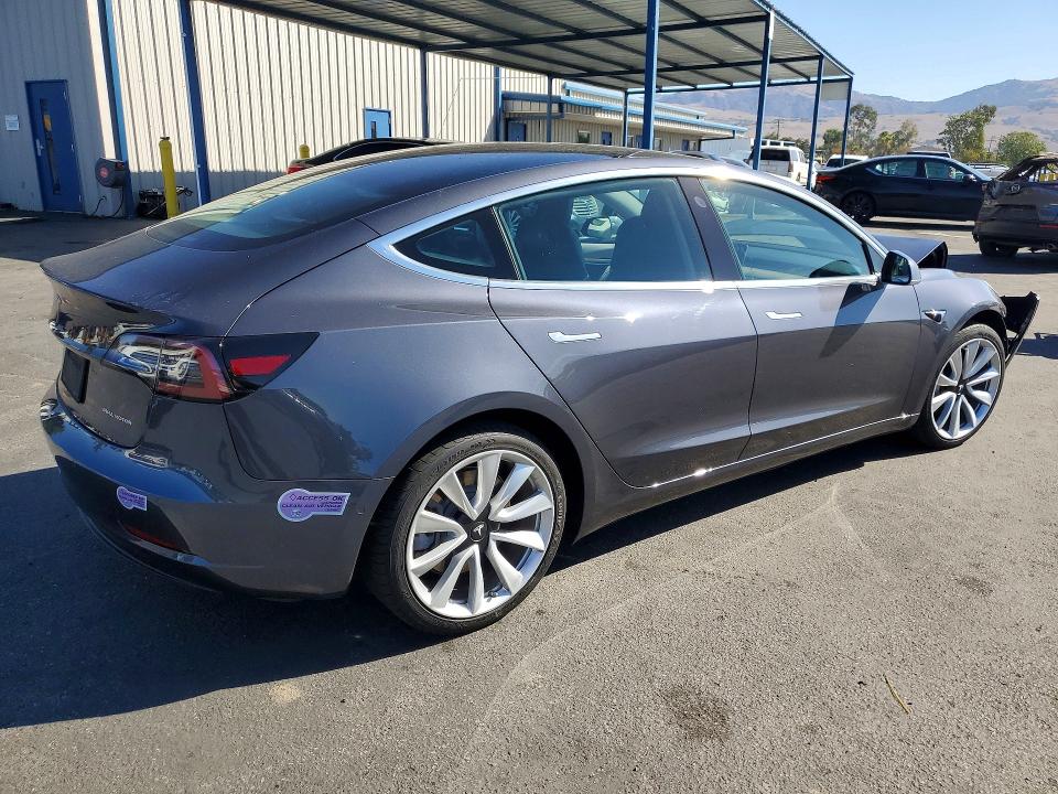 Foto 3 de la subasta – 2019 TESLA MODEL 3 con VIN 5YJ3E1EB0KF389192