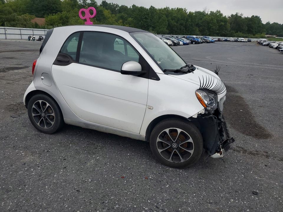 Photo 4 from auction – 2016 SMART FORTWO with VIN WMEFJ5DA8GK051558