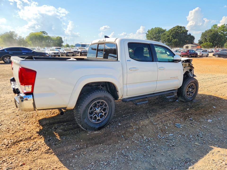 Снимка 3 от търг – 2017 TOYOTA TACOMA с VIN 5TFCZ5AN1HX100251