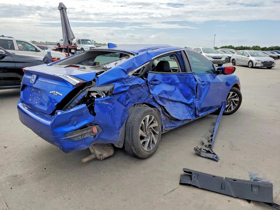Photo 3 from auction – 2018 HONDA CIVIC with VIN 2HGFC2F76JH508361