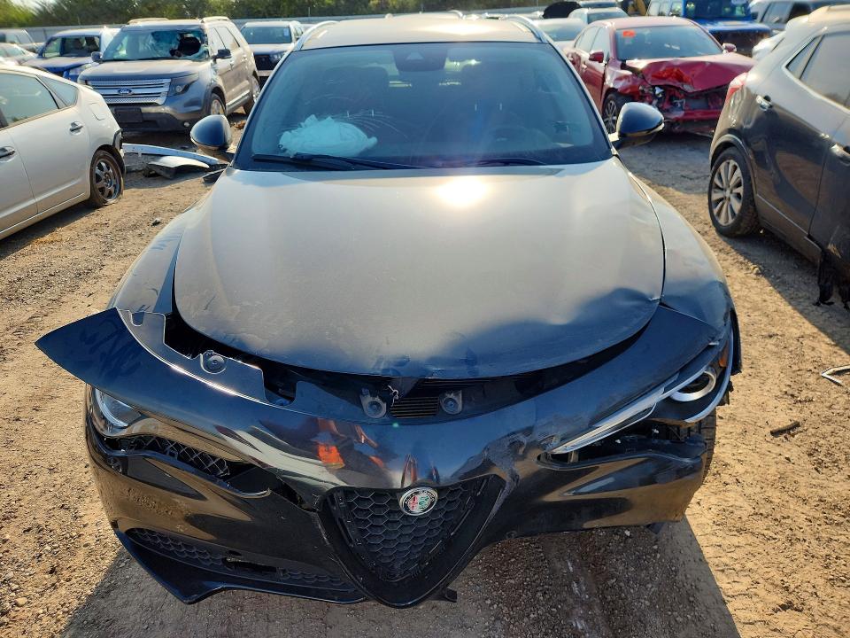 Photo 5 from auction – 2020 ALFA ROMEO STELVIO with VIN ZASPAKAN3L7C98368