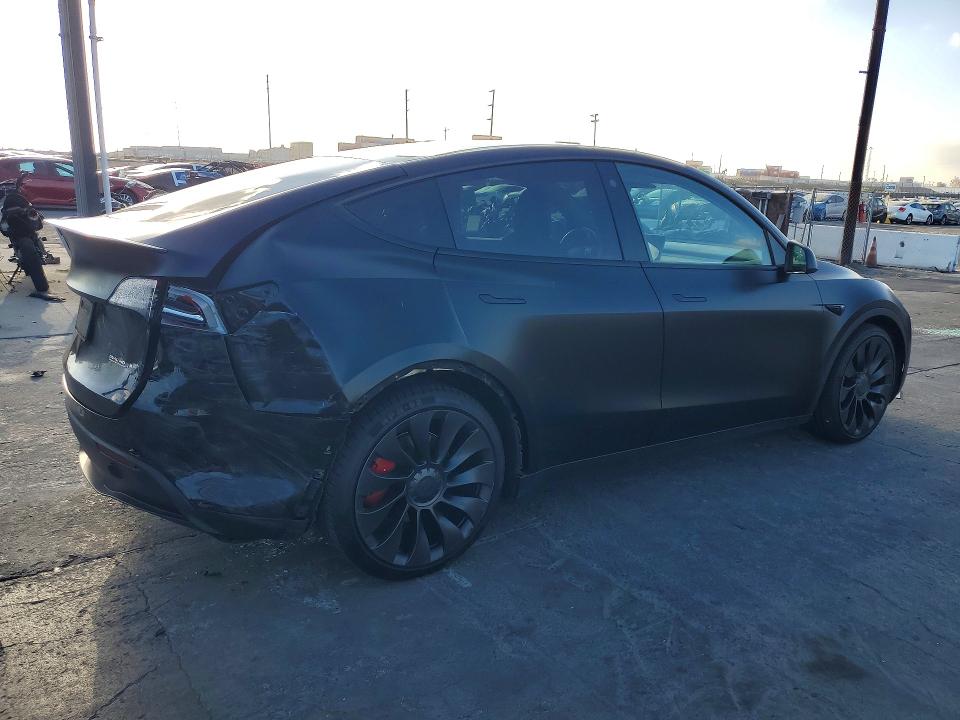 Снимка 3 от търг – 2022 TESLA MODEL Y с VIN 7SAYGDEF9NF328547