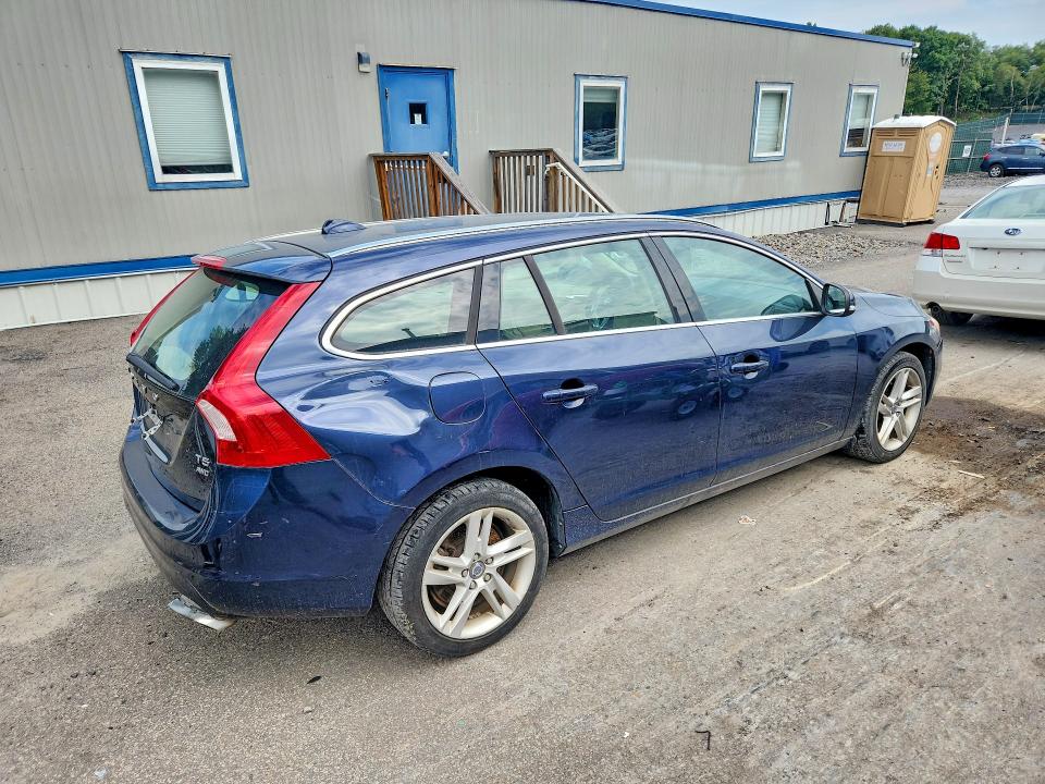 Photo 3 from auction – 2015 VOLVO V60 with VIN YV1612SB8F1190984