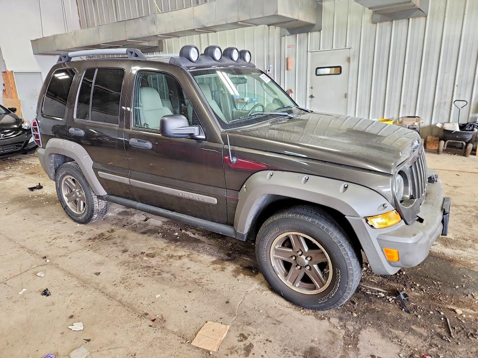 Photo 4 from auction – 2005 JEEP LIBERTY with VIN 1J4GL38K65W672107