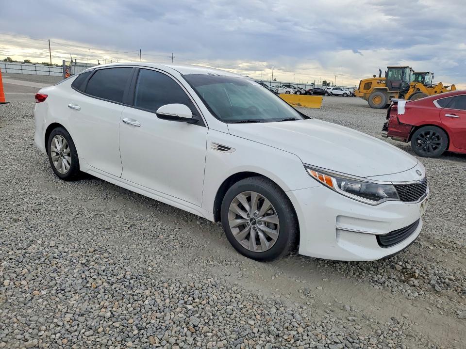 Photo 4 from auction – 2016 KIA OPTIMA with VIN 5XXGT4L3XGG017416