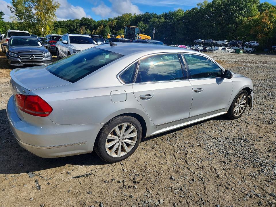 Photo 3 from auction – 2013 VOLKSWAGEN PASSAT with VIN 1VWCP7A33DC072211